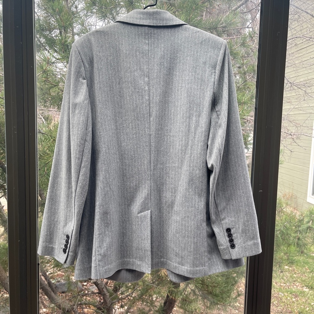 Gray Pin Stripe Women's Flannel Blazer by Banana Republic Size 12 - Picture 5 of 9